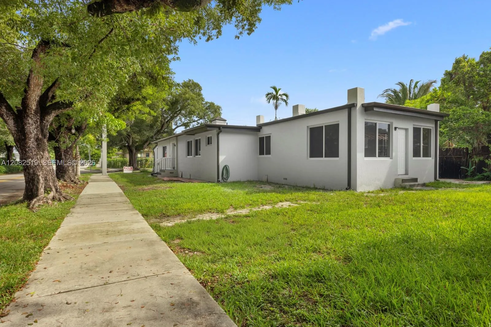 Foto de propiedad en 2375 SW 16 Avenue # B, Miami, FL 33145 Miami con MLS# 