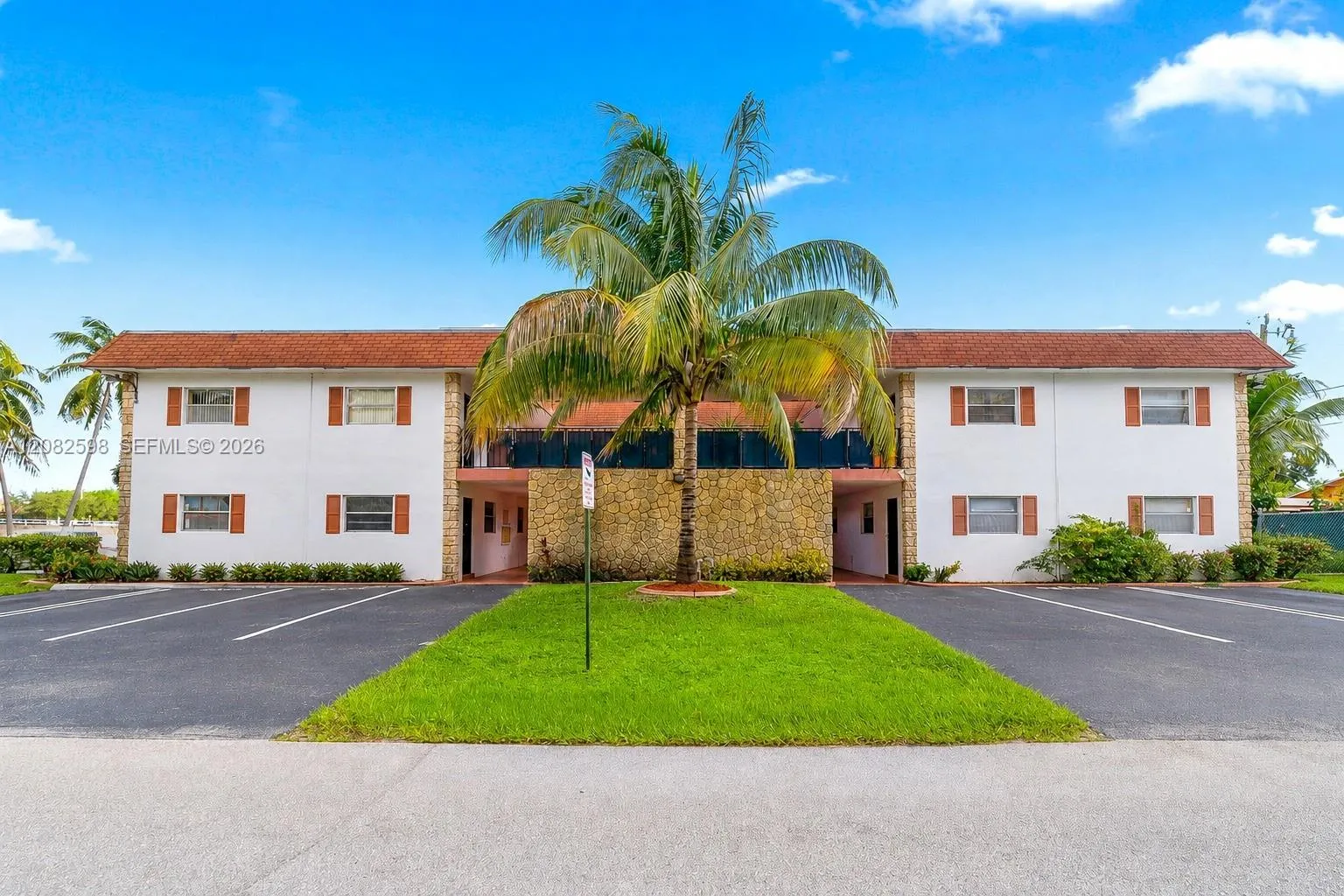 Foto de propiedad en 238 SW 1st Street F-1, Pompano Beach, FL 33060 Pompano Beach con MLS# 