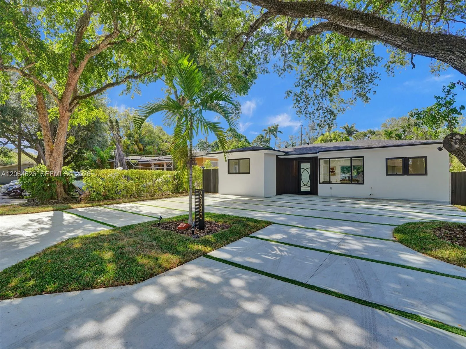 Foto de propiedad en 2380 NE 184th Terrace, North Miami Beach, FL 33160 North Miami Beach con MLS# 
