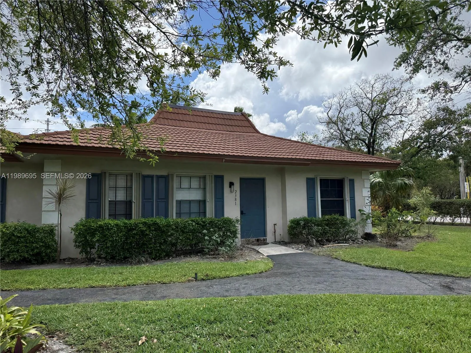 Foto de propiedad en 2381 SW 70th Avenue 49, Davie, FL 33317 Davie con MLS# 