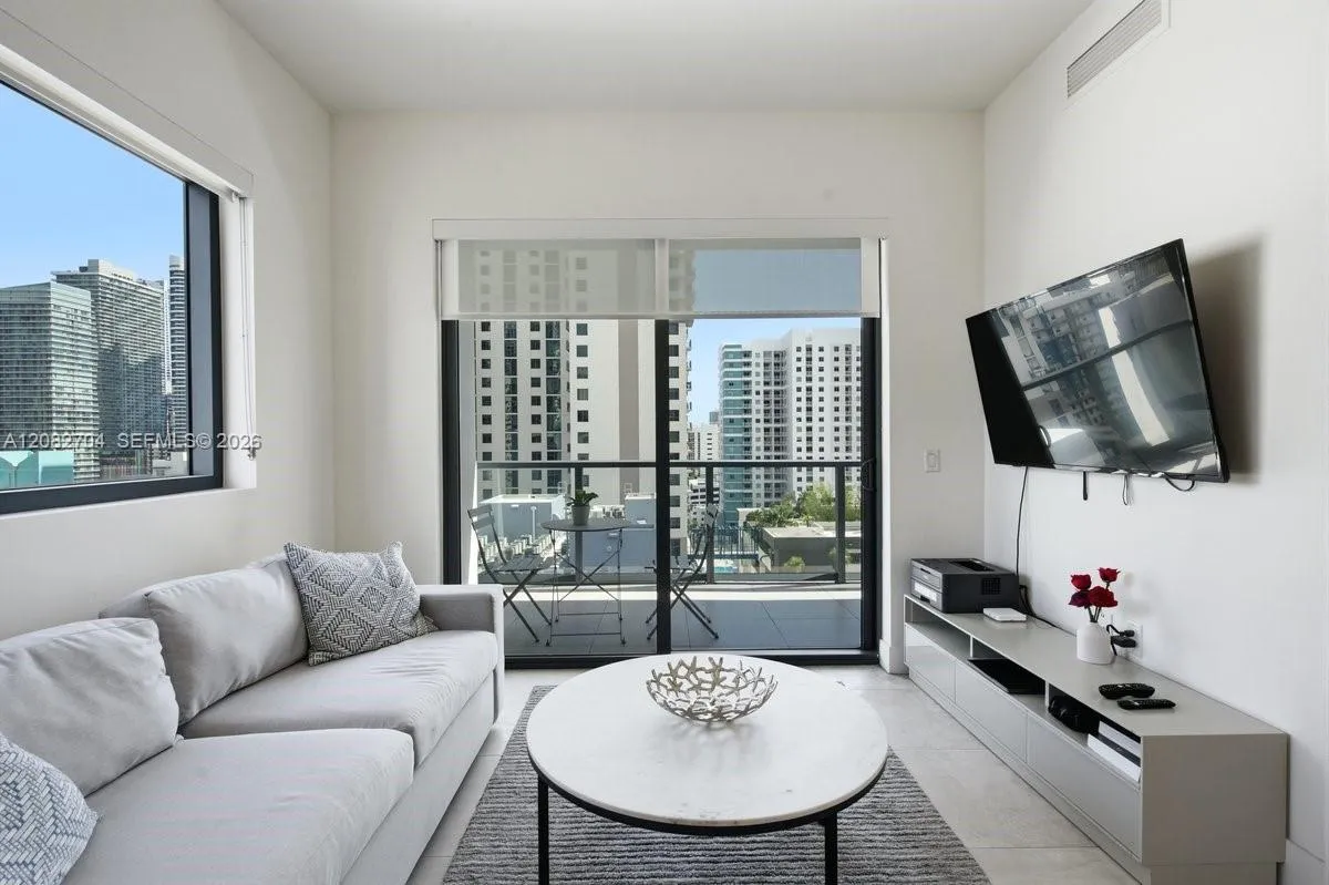 Foto de propiedad en 239 SW 9th Street 1501, Miami, FL 33130 Miami con MLS# 