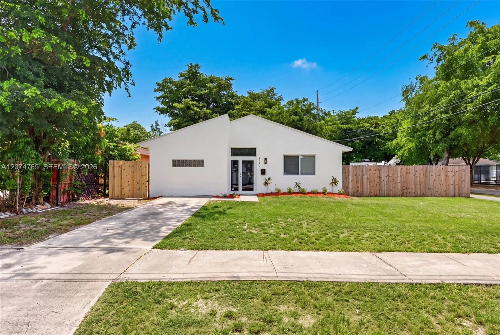 Foto de propiedad en 2390 Superior Street, Opa-Locka, FL 33054 Opa-Locka con MLS# 