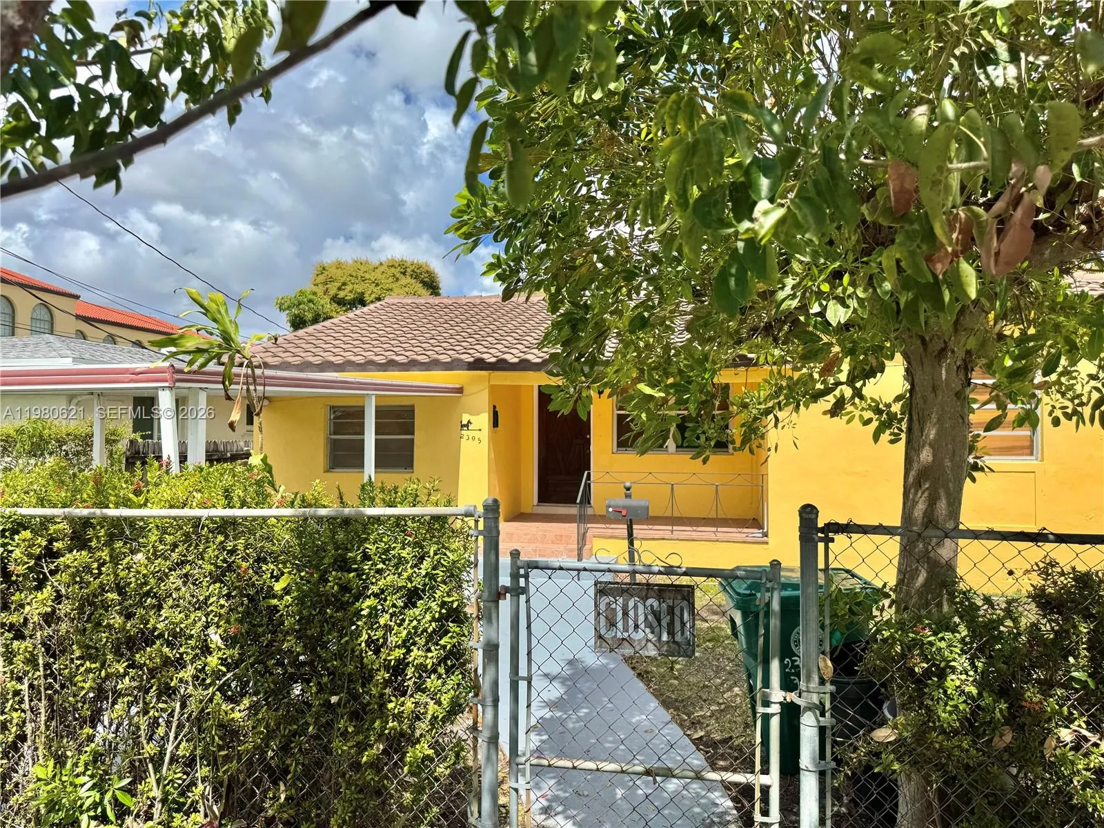 Vendido 2395 SW 2nd Street, Miami, FL 33135, Miami, FL 33135