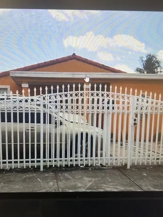 Foto de propiedad en 240 E 39th Street, Hialeah, FL 33013 Hialeah con MLS# 