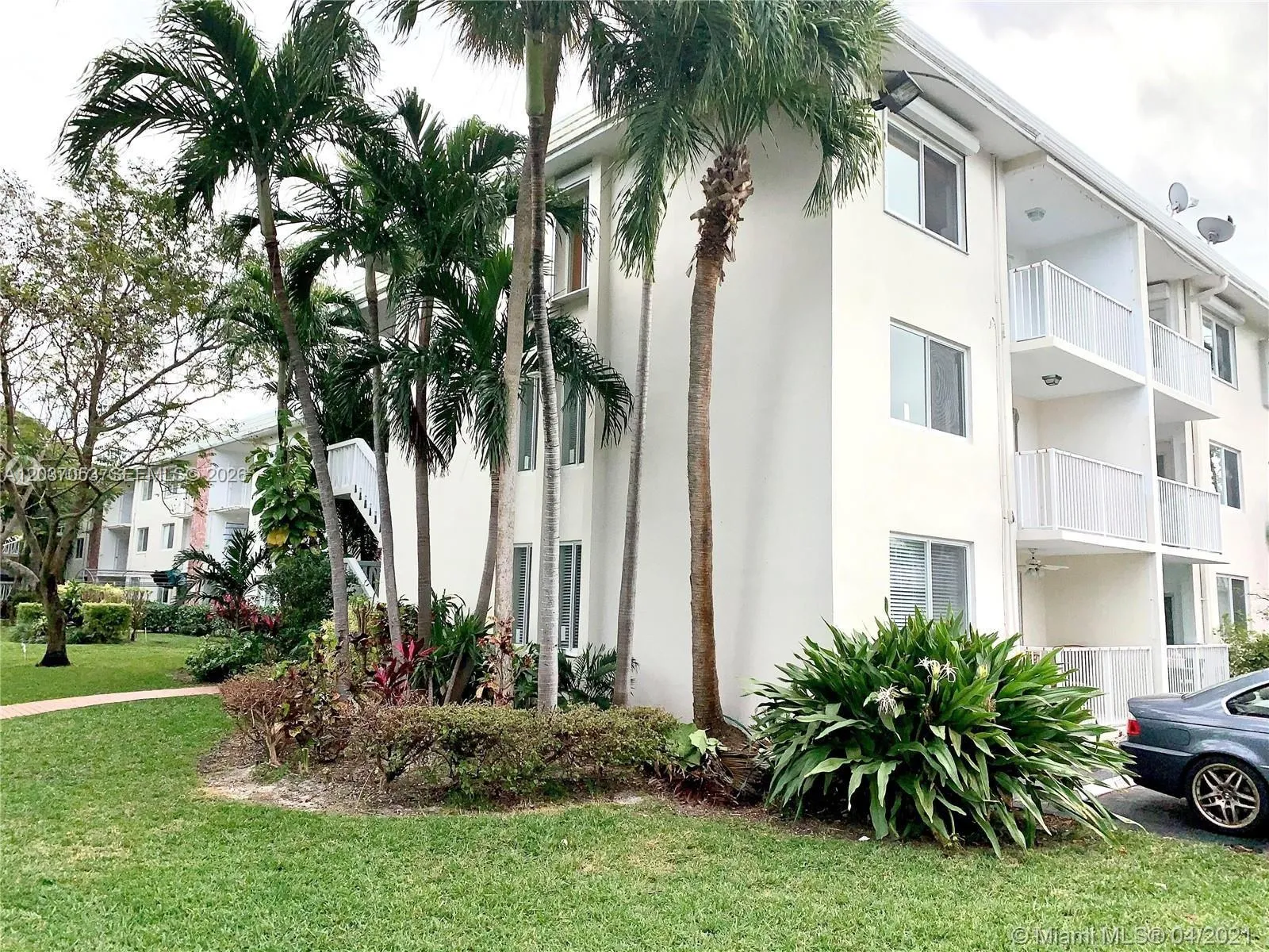 Foto de propiedad en 240 Galen Drive 214, Key Biscayne, FL 33149 Key Biscayne con MLS# 