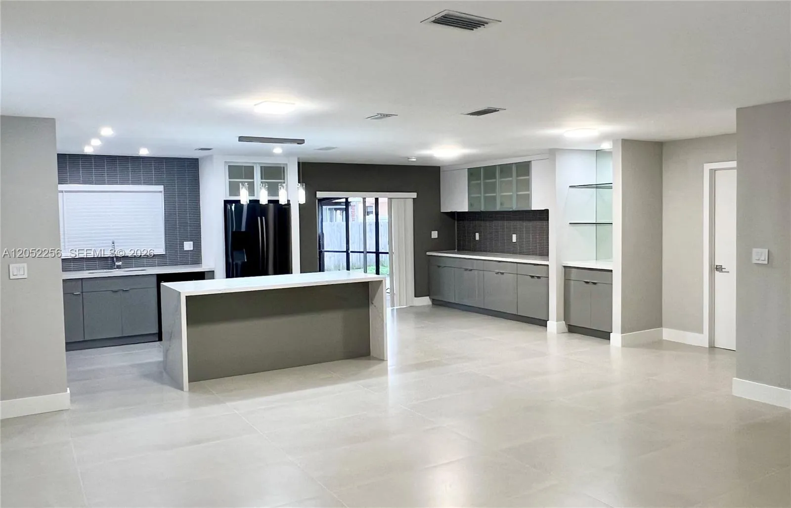 Foto de propiedad en 240 SE 7th Street, Dania Beach, FL 33004 Dania Beach con MLS# 