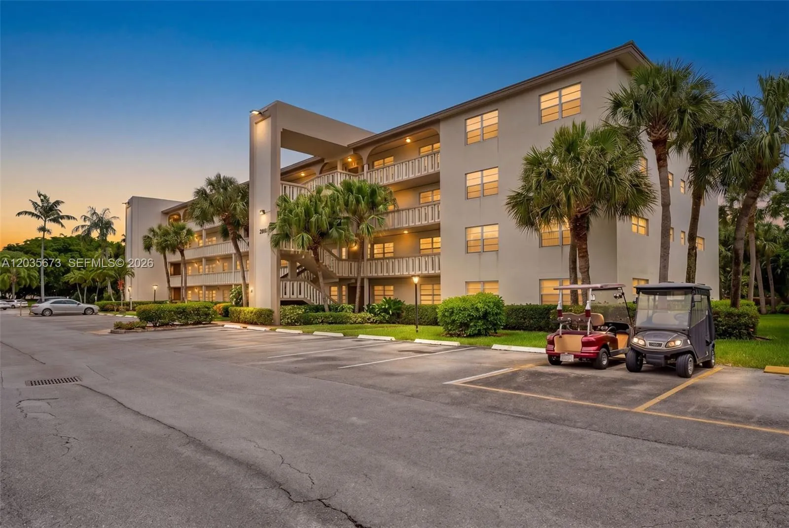 Foto de propiedad en 2401 Antigua Circle E3, Coconut Creek, FL 33066 Coconut Creek con MLS# 