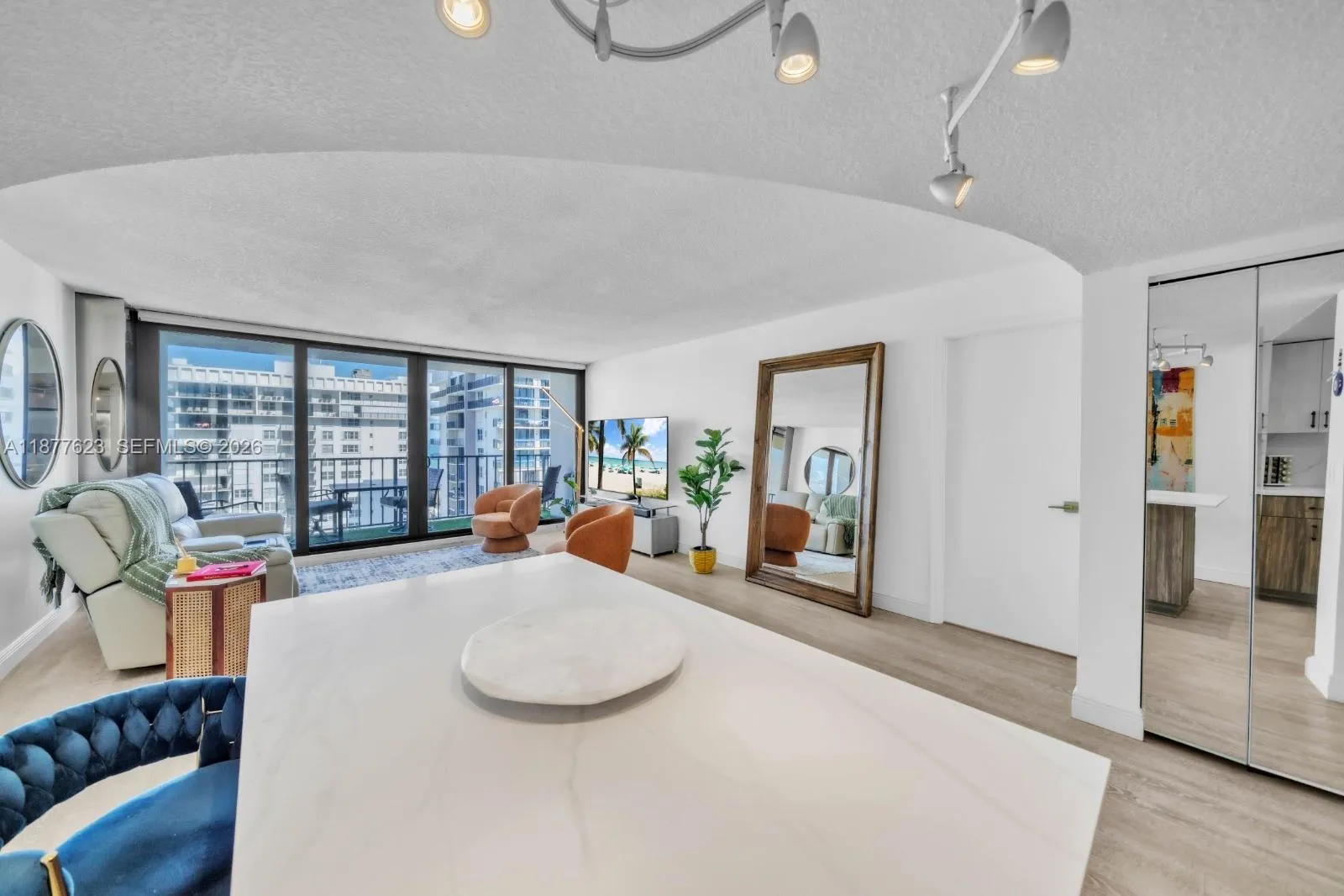 Foto de propiedad en 2401 S Ocean Drive 2504, Hollywood, FL 33019 Hollywood con MLS# 