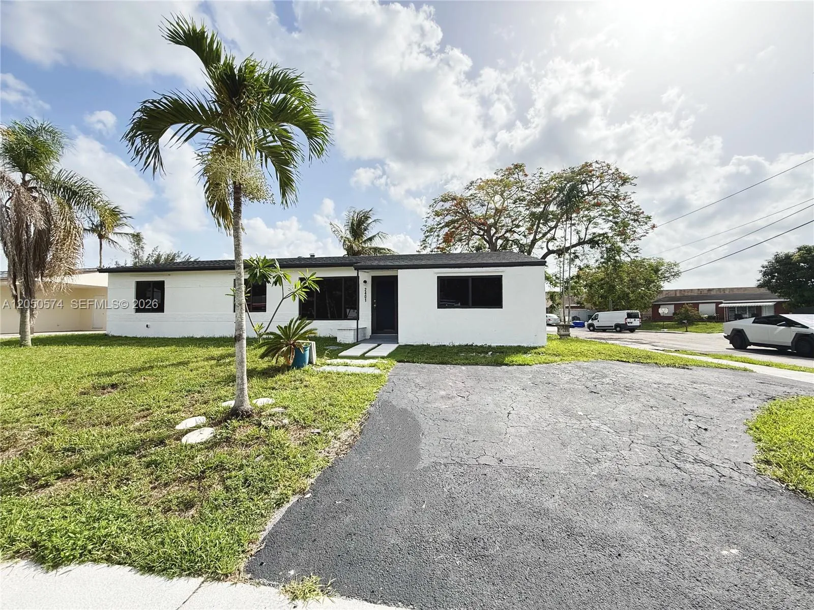 Foto de propiedad en 2401 SW 50th Terrace, Plantation, FL 33317 Plantation con MLS# 