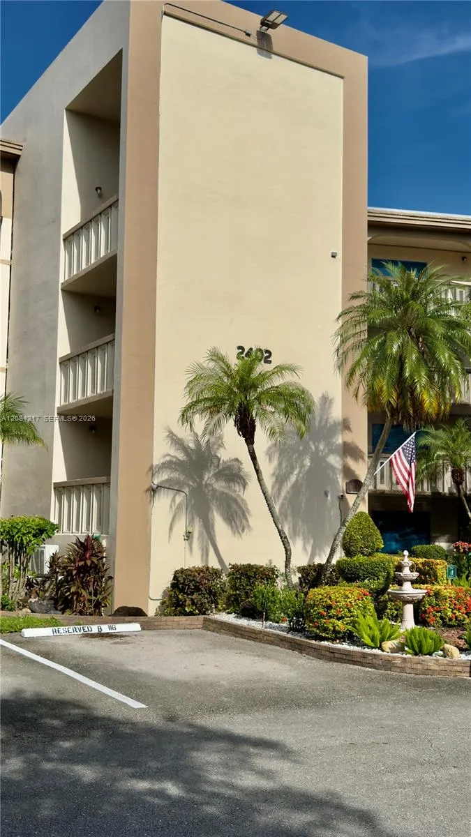 Foto de propiedad en 2402 Antigua Circle G1, Coconut Creek, FL 33066 Coconut Creek con MLS# 