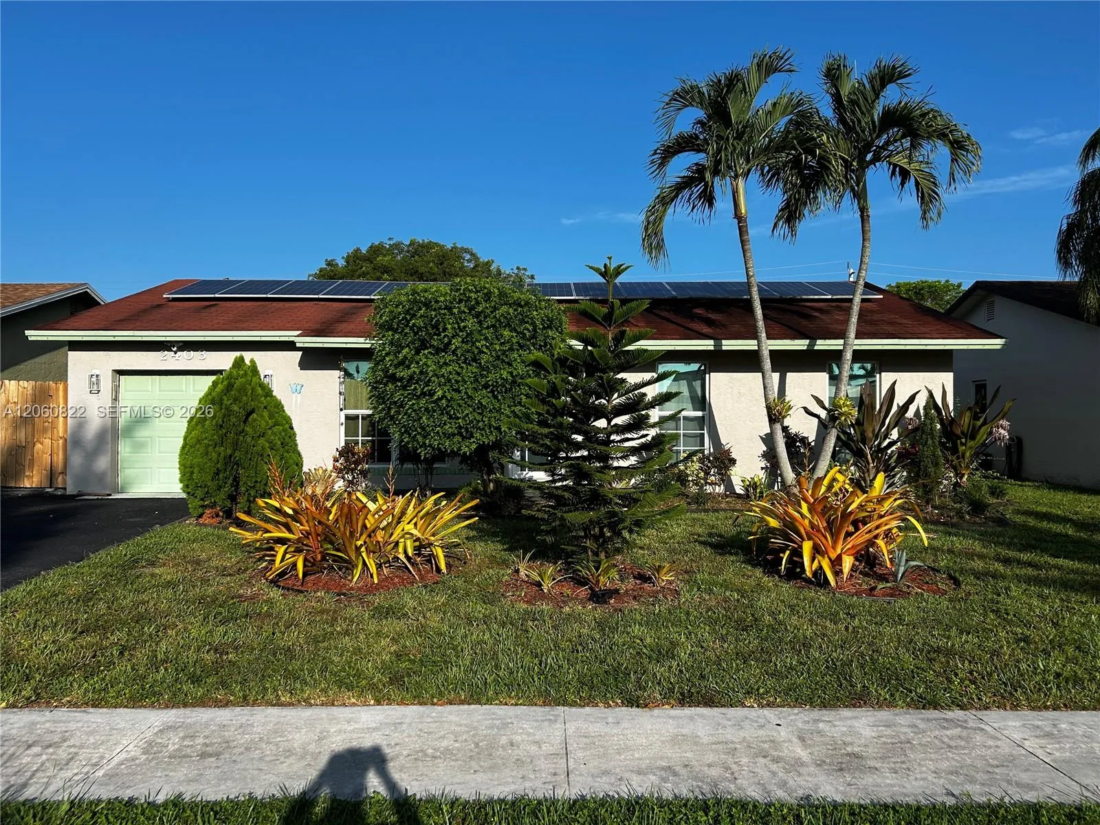 Foto de propiedad en 2403 NW 108th Terrace, Sunrise, FL 33322 Sunrise con MLS# 