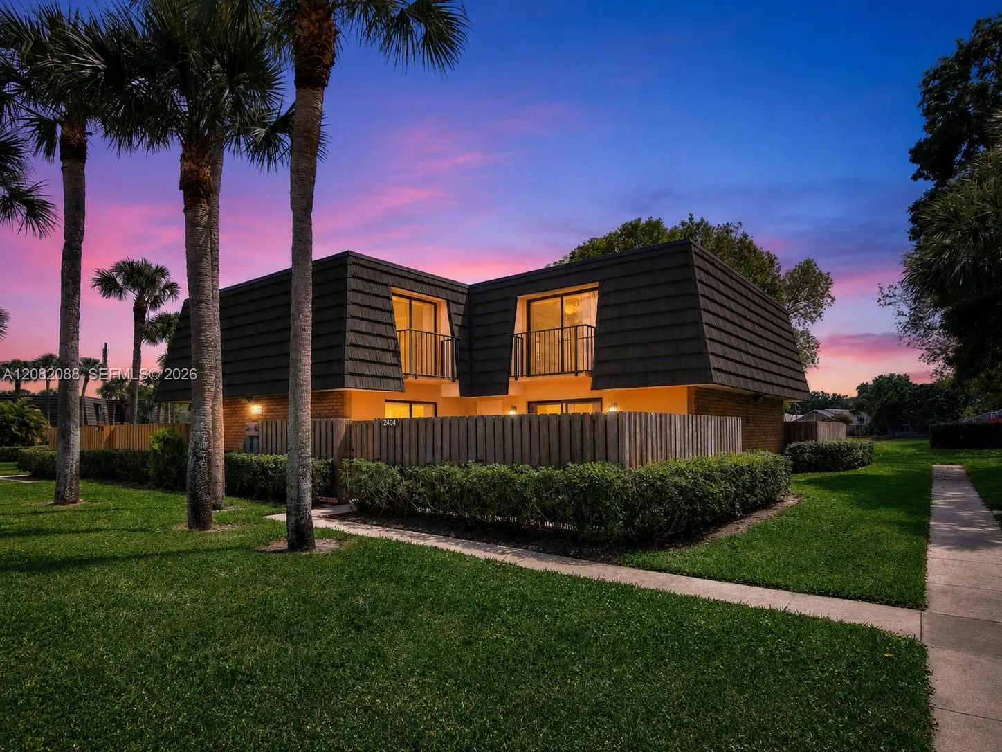 Foto de propiedad en 2404 24th Way, West Palm Beach, FL 33407 West Palm Beach con MLS# 
