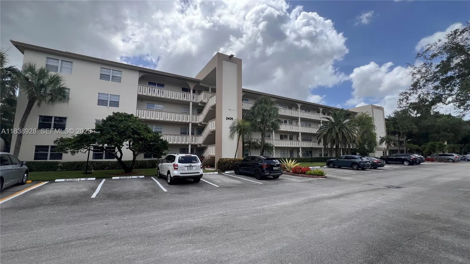 Foto de propiedad en 2405 Antigua Circle H1, Coconut Creek, FL 33066 Coconut Creek con MLS# 