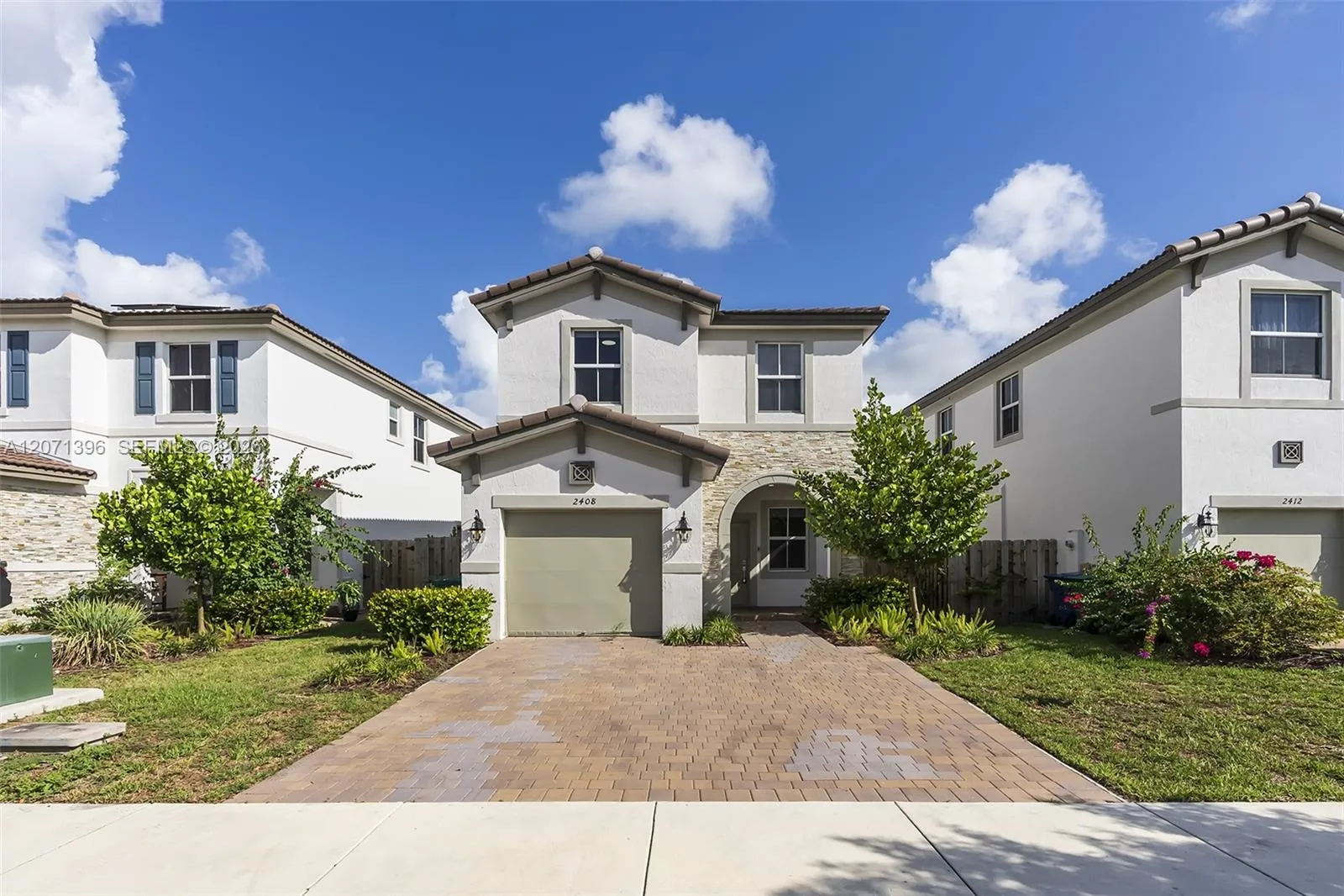 Foto de propiedad en 2408 NW 131st Circle 2408, Miami, FL 33167 Miami con MLS# 