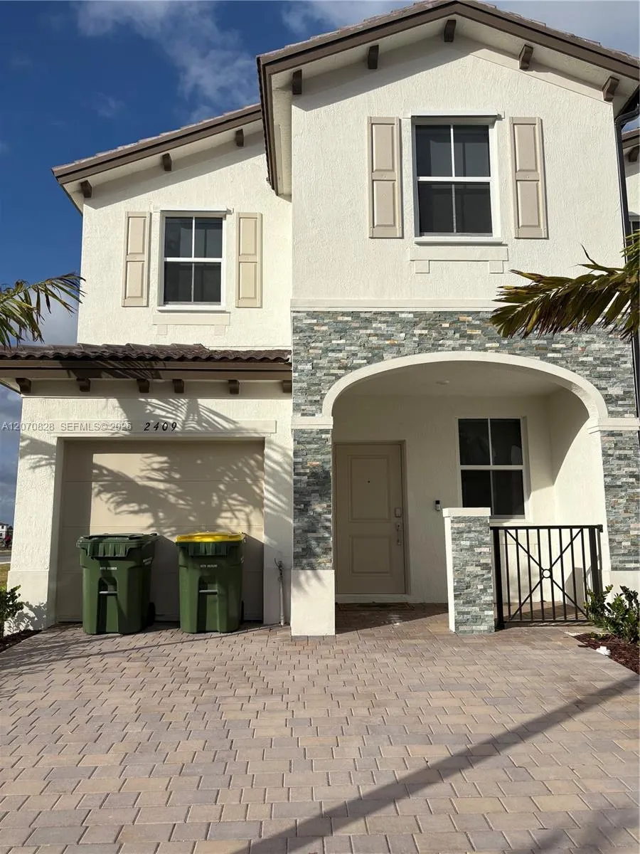 Foto de propiedad en 2409 SE 28th Street, Homestead, FL 33035 Homestead con MLS# 