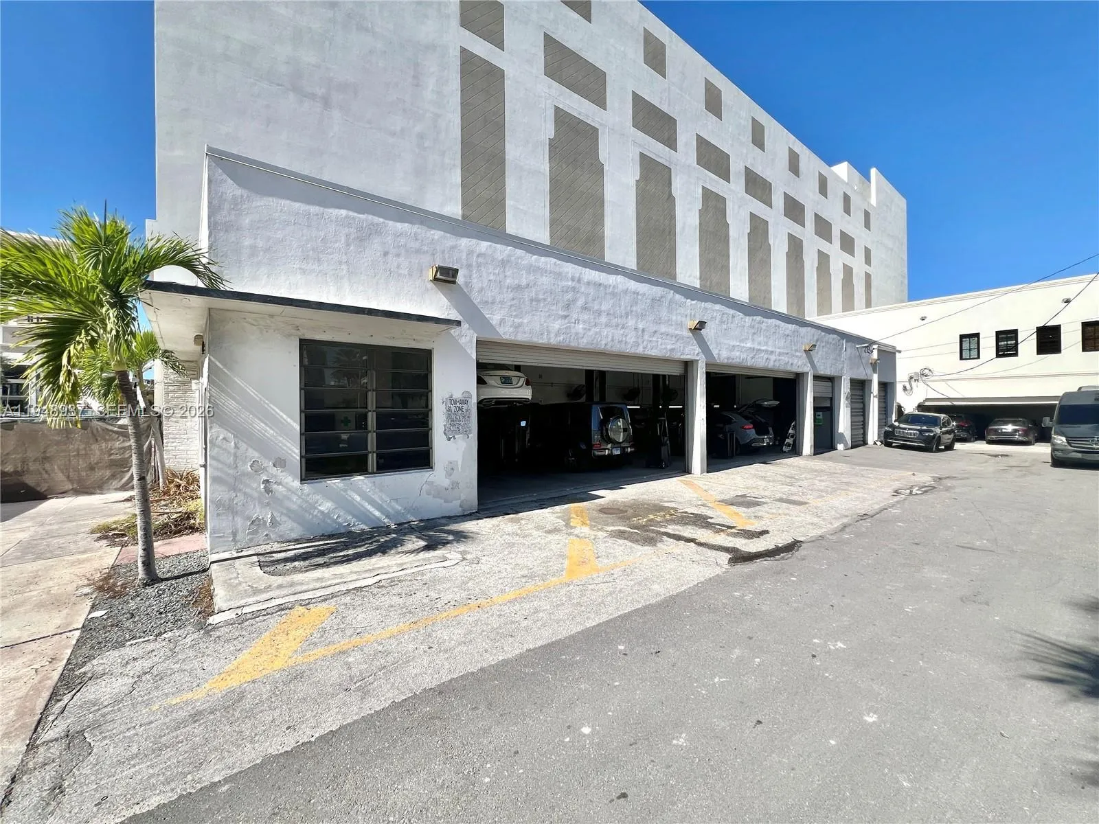 Foto de propiedad en 241 Almeria Avenue, Coral Gables, FL 33134 Coral Gables con MLS# 