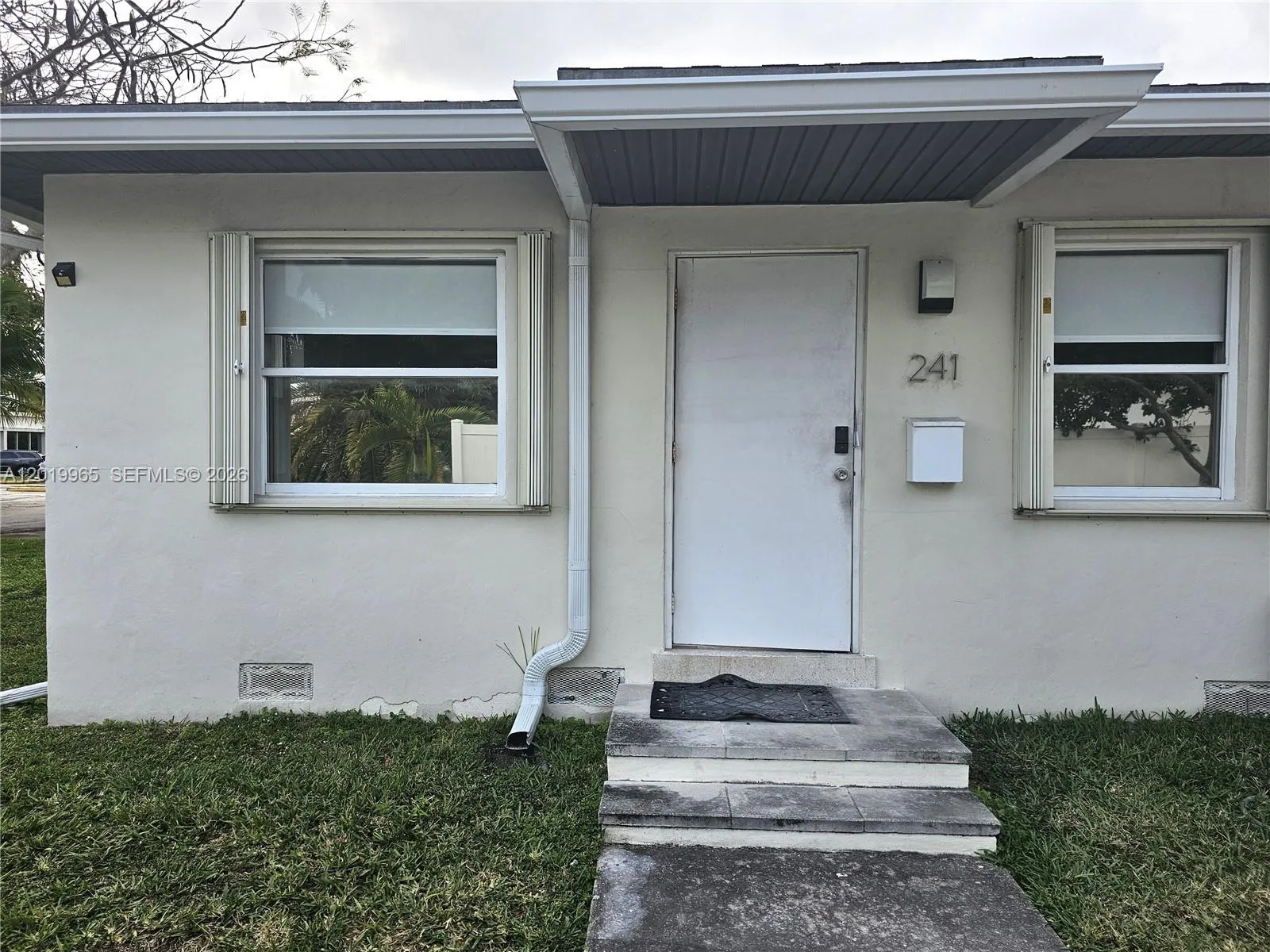 Alquilada 241 NE 1st Terrace 1-2, Dania Beach, FL 33004, Dania Beach, FL 33004