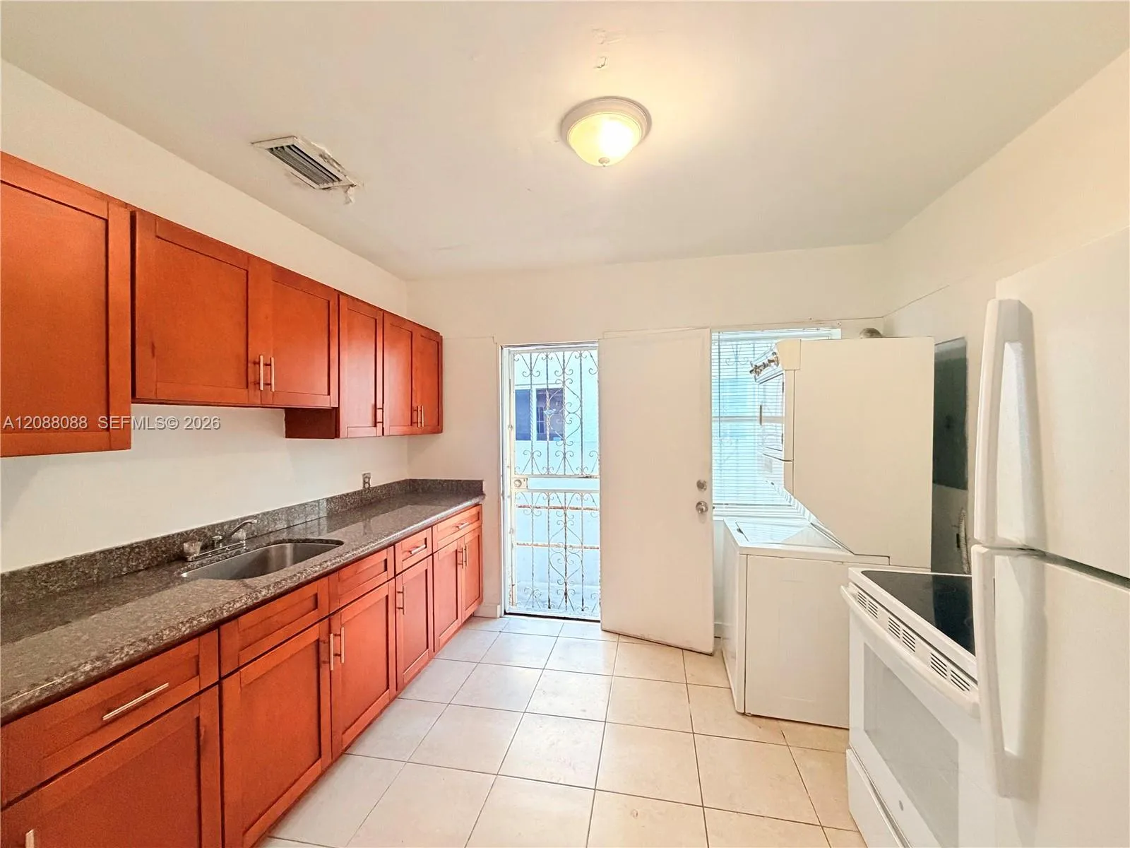 En Renta 2410 NW 34th Street 2, Miami, FL 33142, Miami, FL 33142