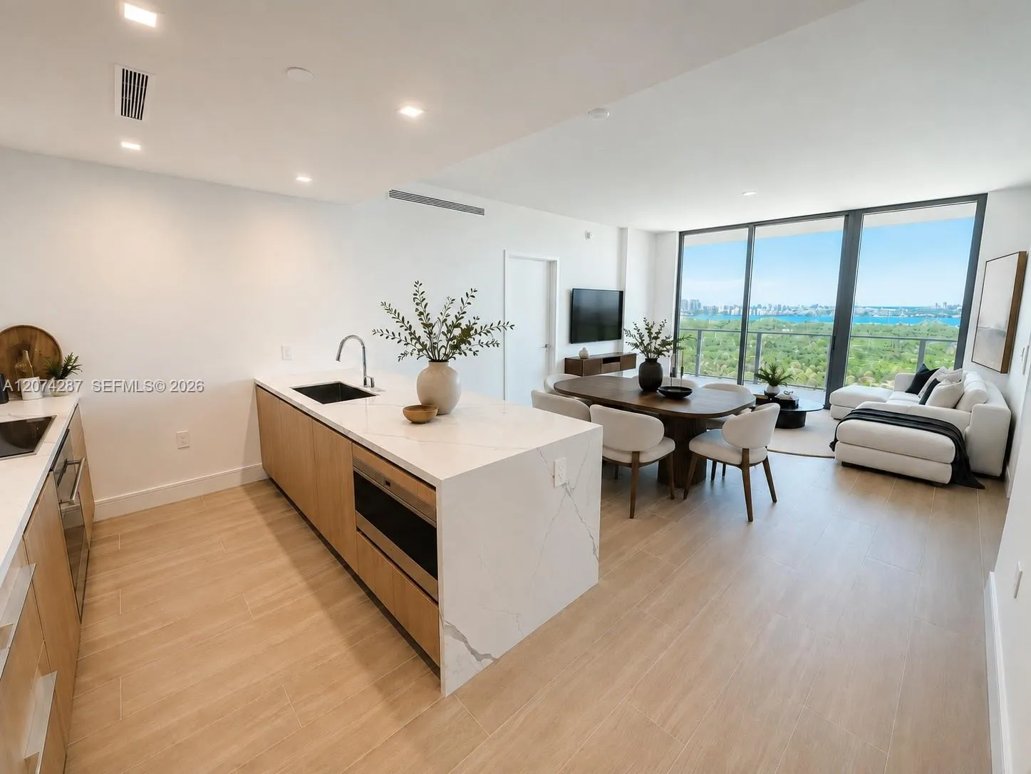 En Venta 2411 Laguna Circle 1503, North Miami, FL 33181, North Miami, FL 33181