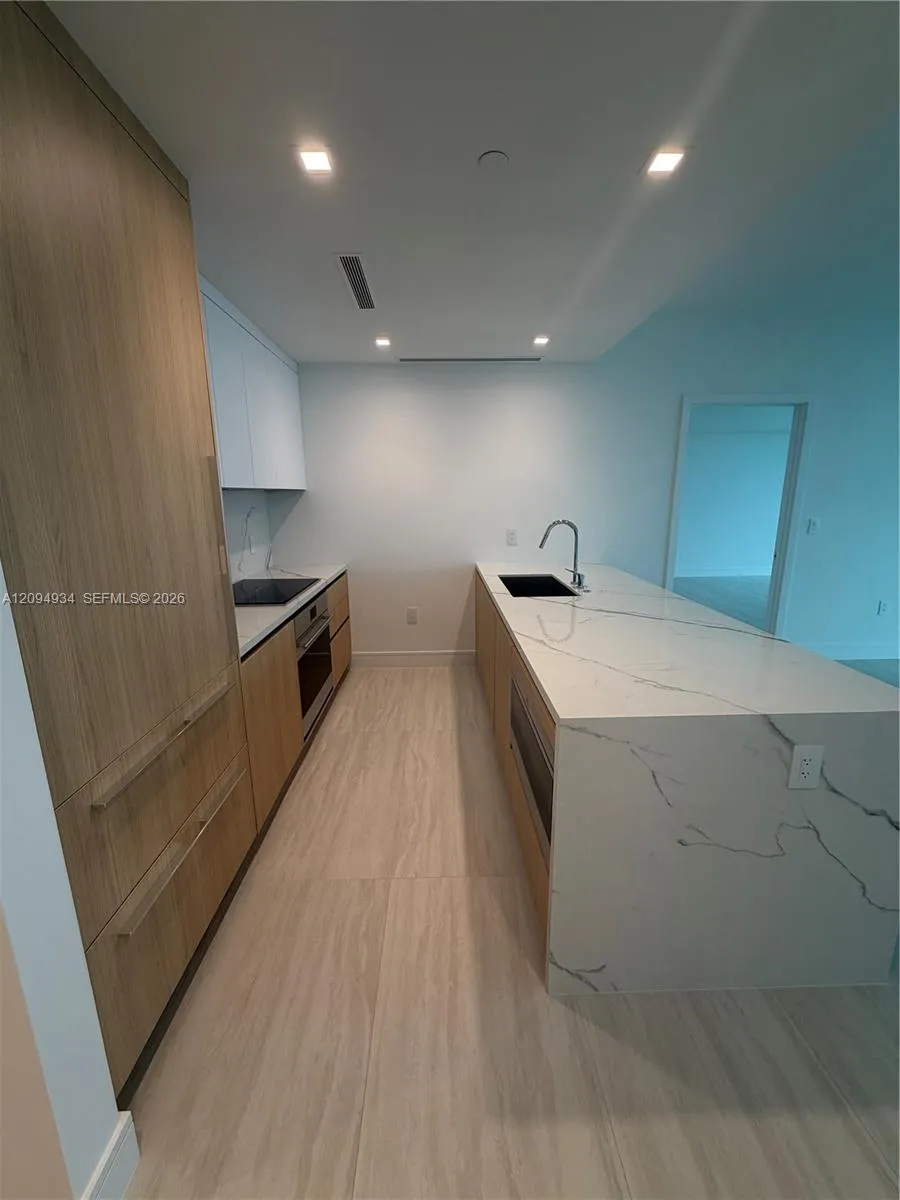 En Renta 2411 Laguna Circle 2408, Miami, FL 33181, Miami, FL 33181