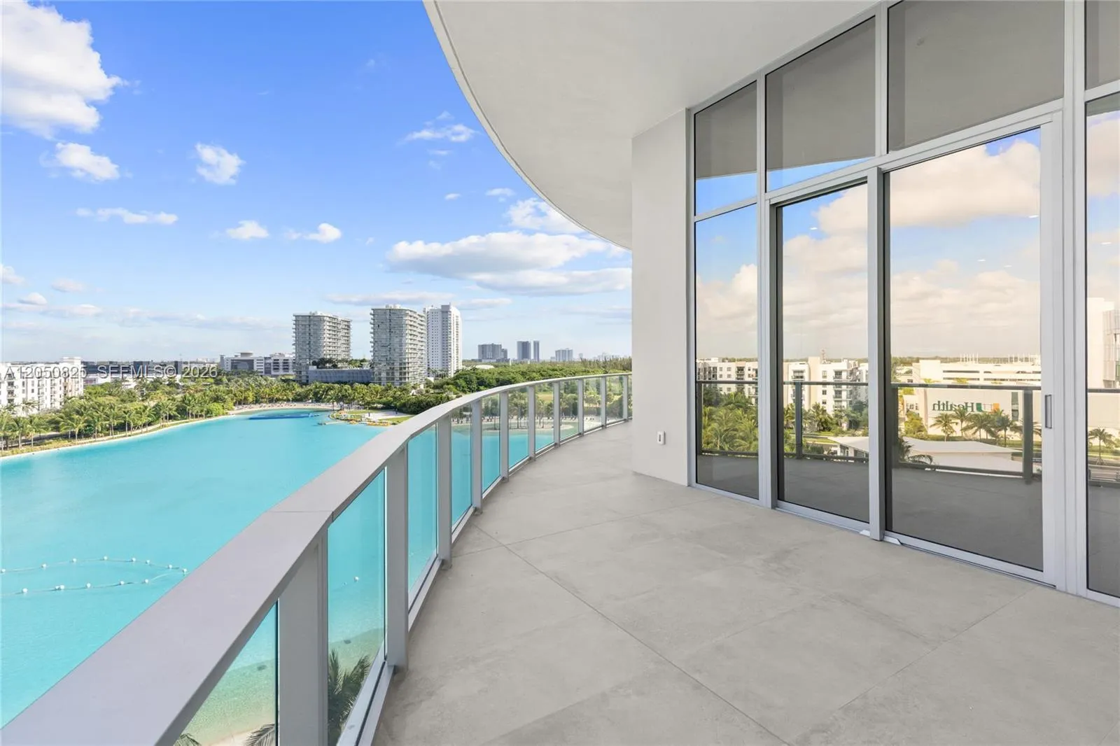 Foto de propiedad en 2411 Laguna Creek 606, Miami, FL 33181 Miami con MLS#