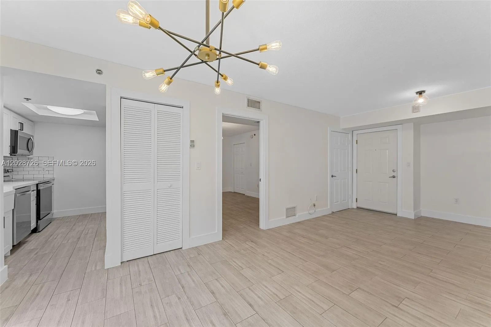 Foto de propiedad en 2415 NW 16th St Road 306, Miami, FL 33125 Miami con MLS# 