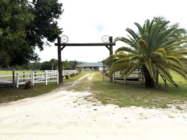Foto de propiedad en 2416 Vance Avenue, Lorida, FL 33857 Lorida con MLS# 