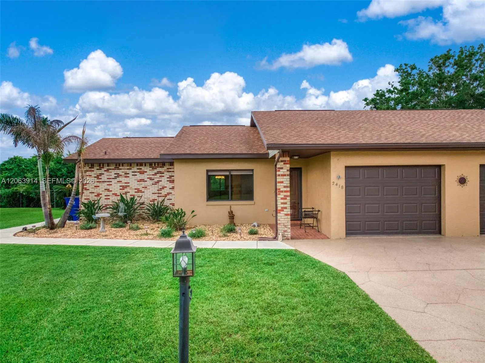 Foto de propiedad en 2418 Hidden Creek Circle, Sebring, FL 33870 Sebring con MLS# 