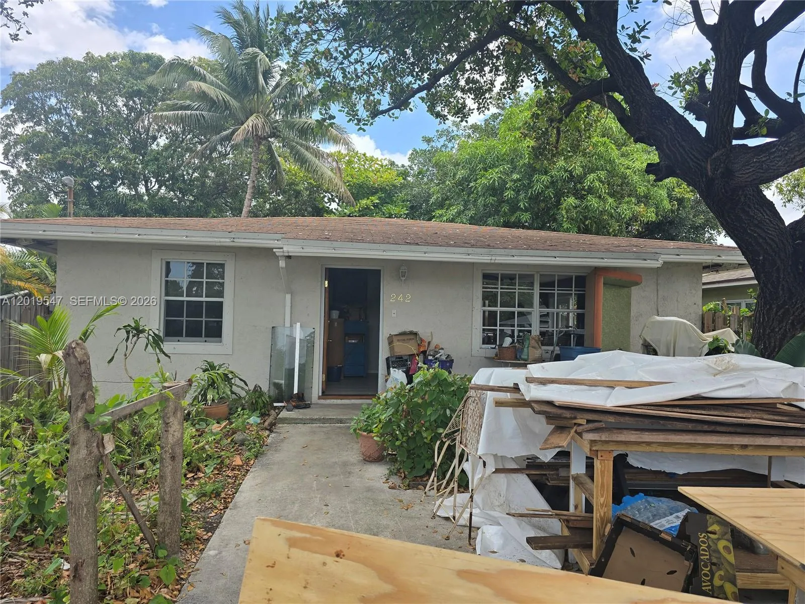 Foto de propiedad en 242 NW 7th Avenue, Dania Beach, FL 33004 Dania Beach con MLS# 
