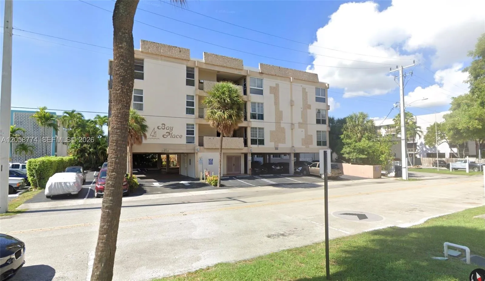 En Venta 2420 Diana Drive 206, Hallandale Beach, FL 33009, Hallandale Beach, FL 33009