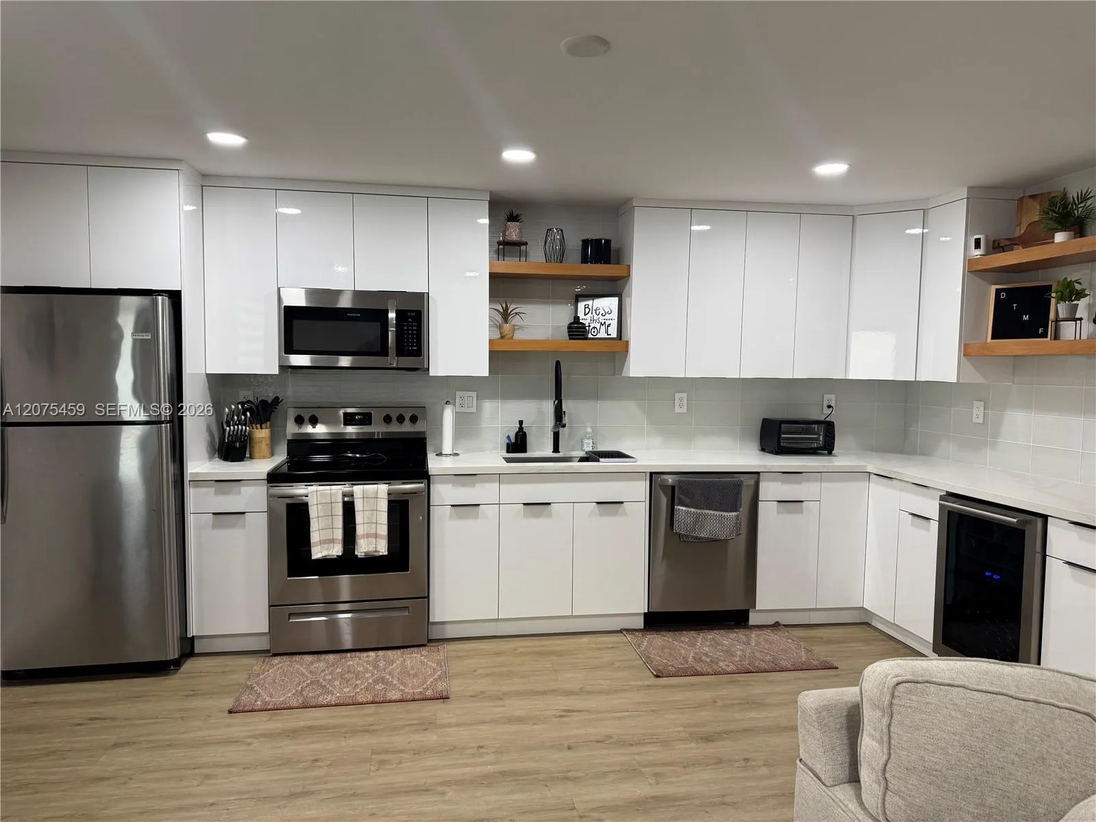 Foto de propiedad en 2420 Diana Drive 402, Hallandale Beach, FL 33009 Hallandale Beach con MLS# 