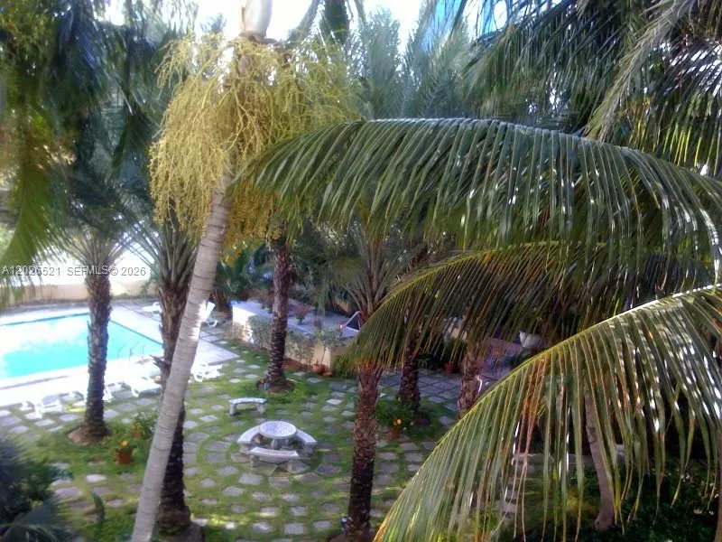Foto de propiedad en 2421 Lake Pancoast Drive 3B, Miami Beach, FL 33140 Miami Beach con MLS# 