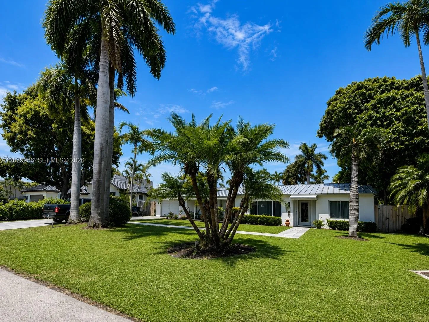 Foto de propiedad en 2421 NE 13th Street, Fort Lauderdale, FL 33304 Fort Lauderdale con MLS# 