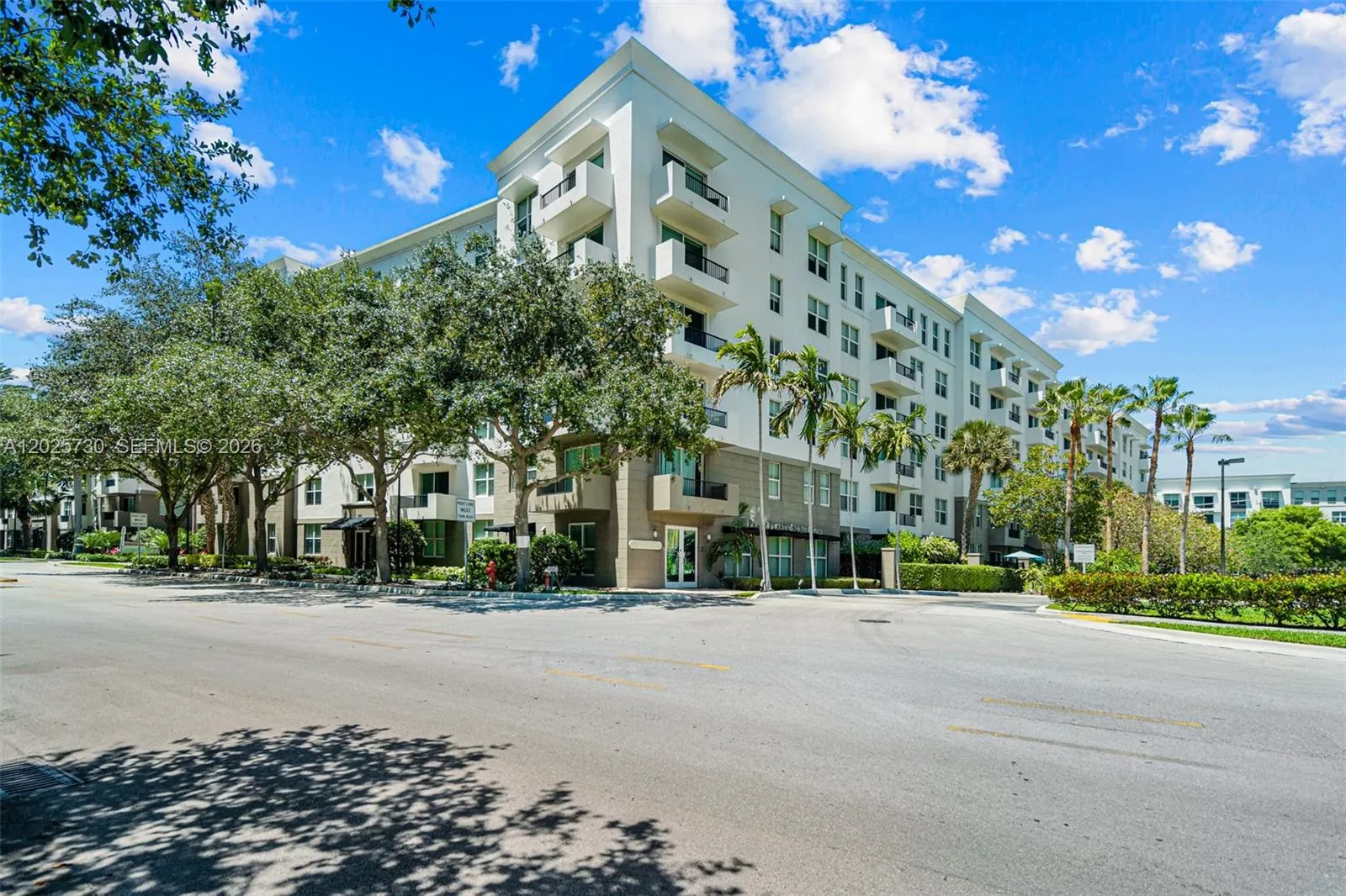 Foto de propiedad en 2421 NE 65th Street 408, Fort Lauderdale, FL 33308 Fort Lauderdale con MLS# 