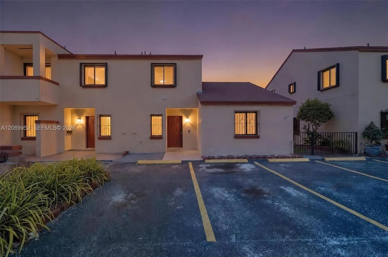 En Venta 2421 W 52nd Place 2-1, Hialeah, FL 33016, Hialeah, FL 33016