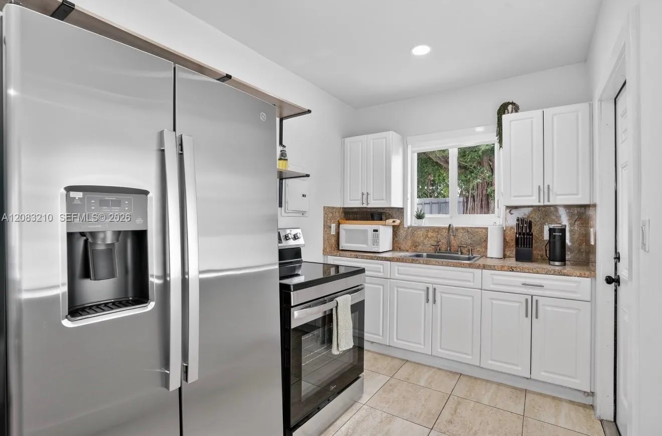 En Renta 2422 NW 11th Street 1, Miami, FL 33125, Miami, FL 33125
