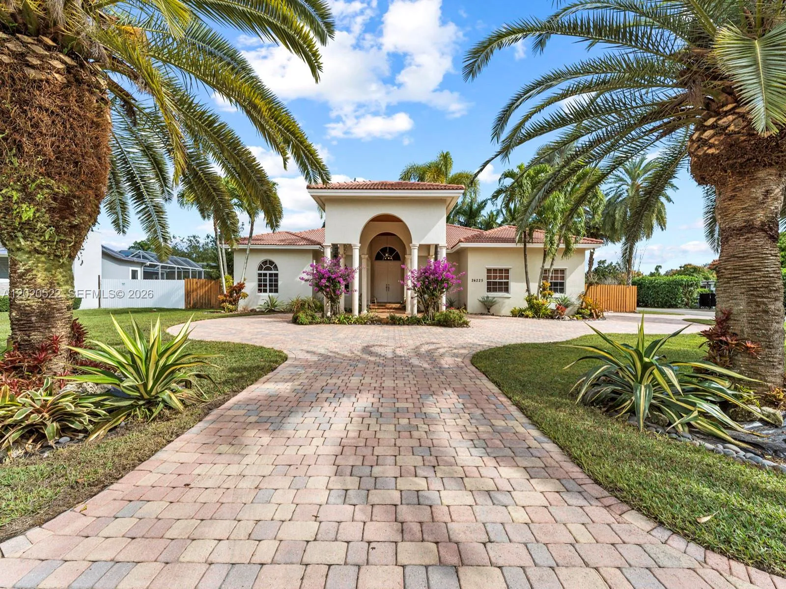 Foto de propiedad en 24225 SW 198th Avenue, Homestead, FL 33031 Homestead con MLS# 