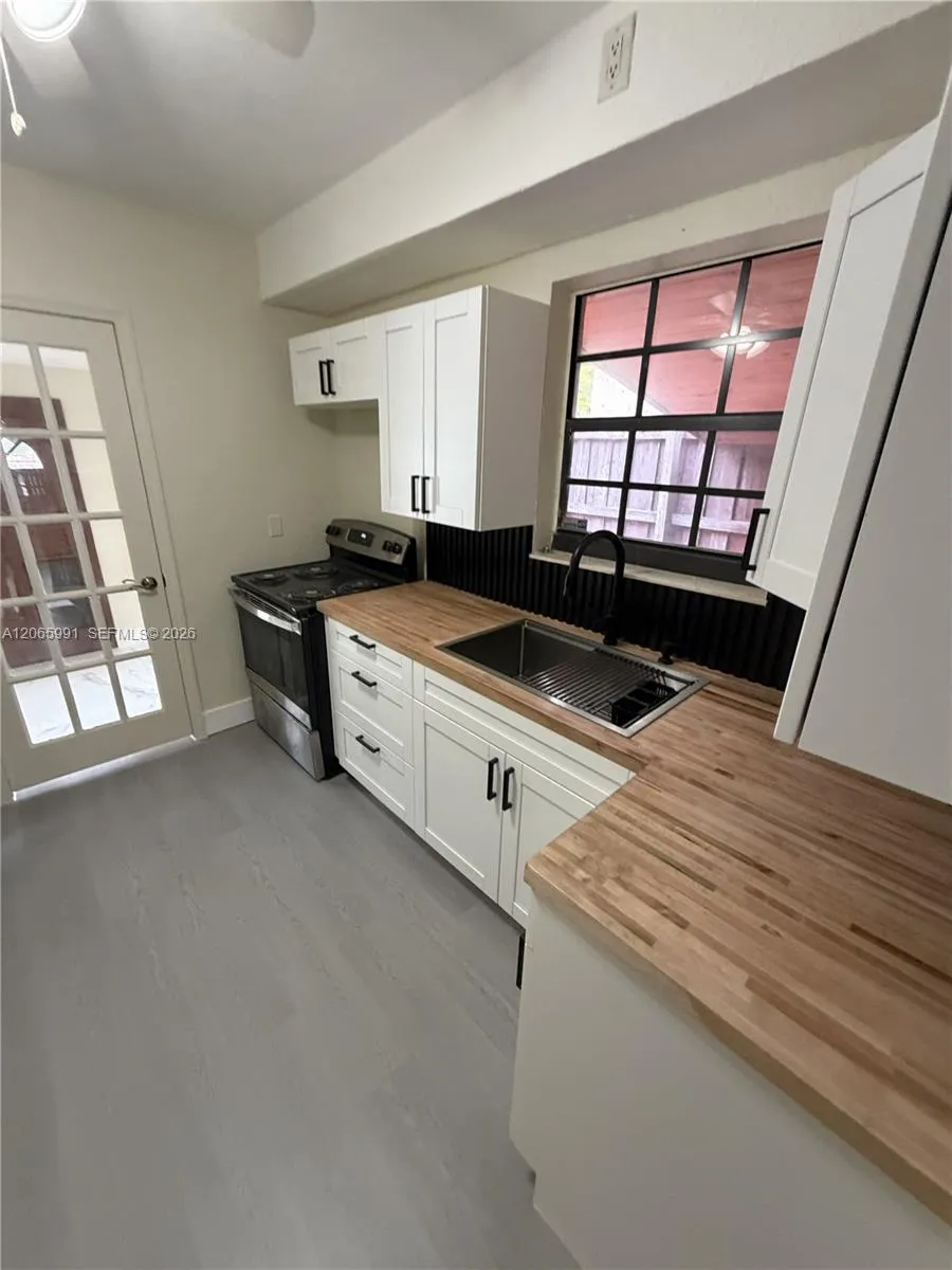En Renta 2424 SW 21st Terrace IN-LAW DETACHD, Miami, FL 33145, Miami, FL 33145