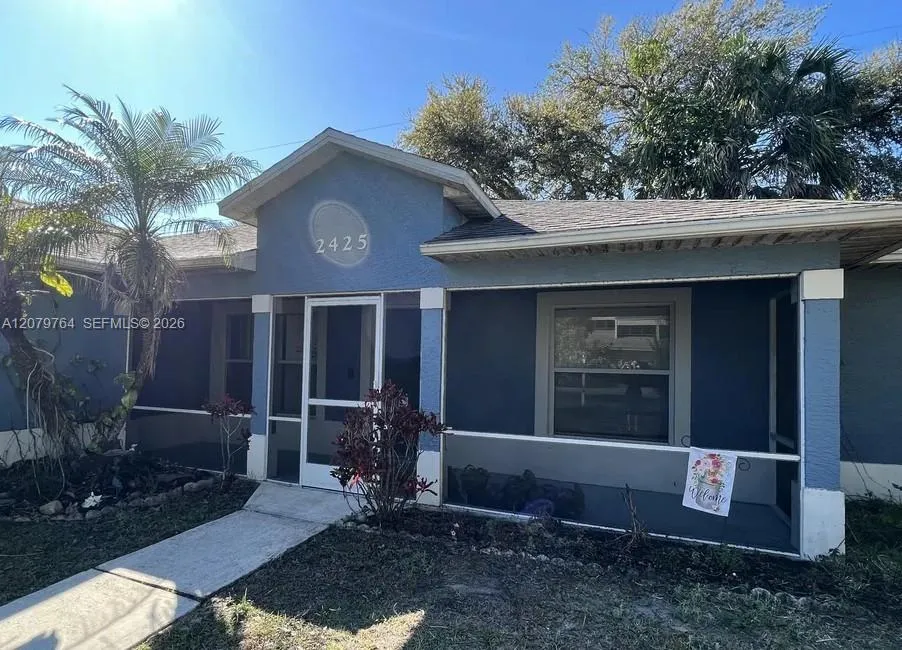 Foto de propiedad en 2425 Delys Street, Cocoa, FL 32926 Cocoa con MLS# 