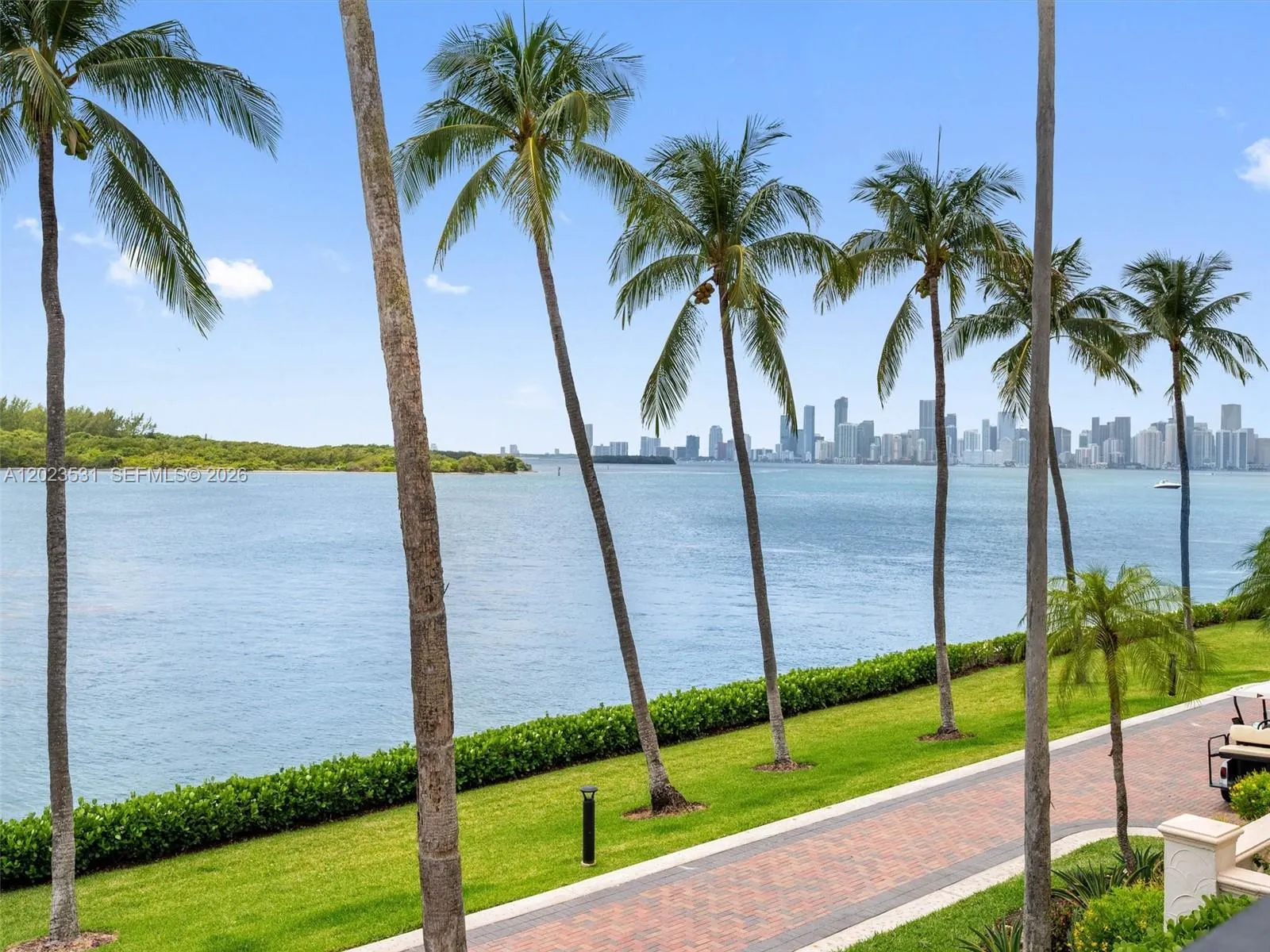 Foto de propiedad en 2425 Fisher Island Drive 5205, Miami Beach, FL 33109 Miami Beach con MLS# 