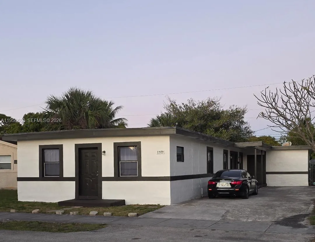Vendido 2425 NW 8th Place, Fort Lauderdale, FL 33311, Fort Lauderdale, FL 33311