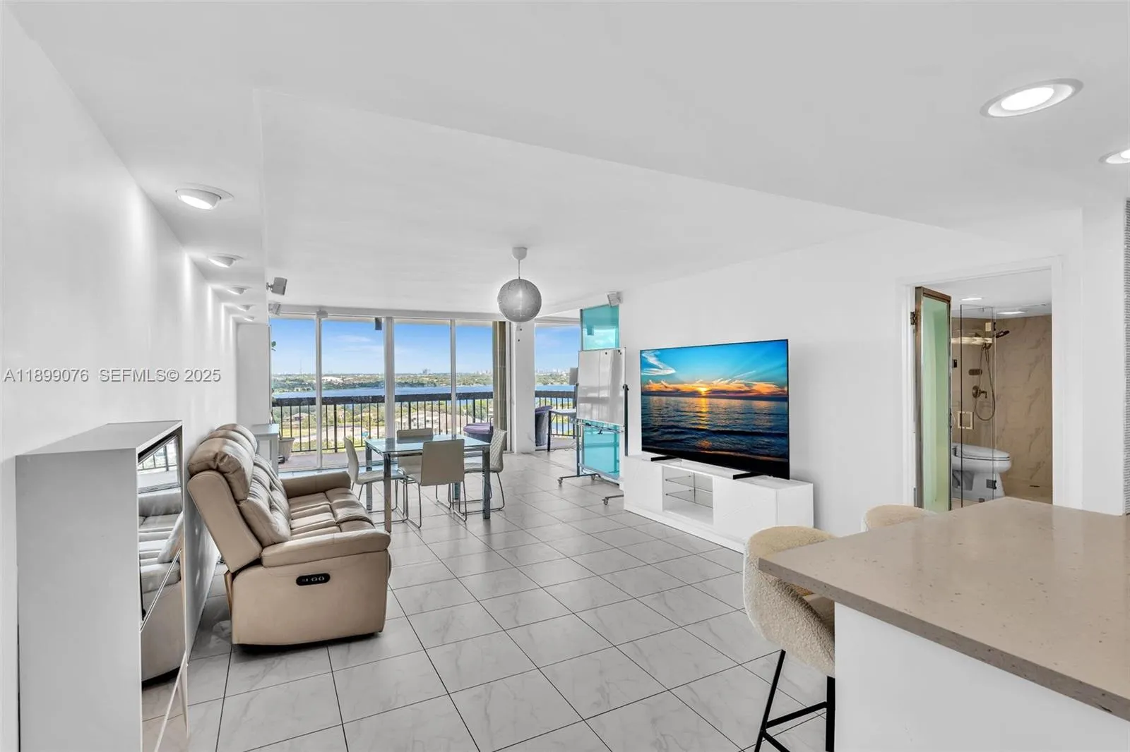 Foto de propiedad en 2425 Presidential Way 2003, West Palm Beach, FL 33401 West Palm Beach con MLS# 