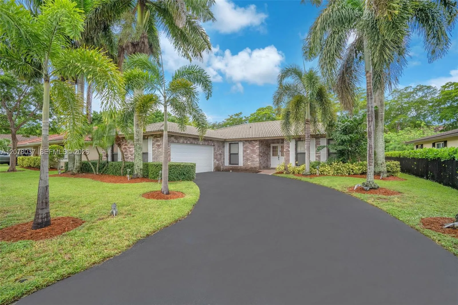 Foto de propiedad en 2426 NW 118th Terrace, Coral Springs, FL 33065 Coral Springs con MLS# 
