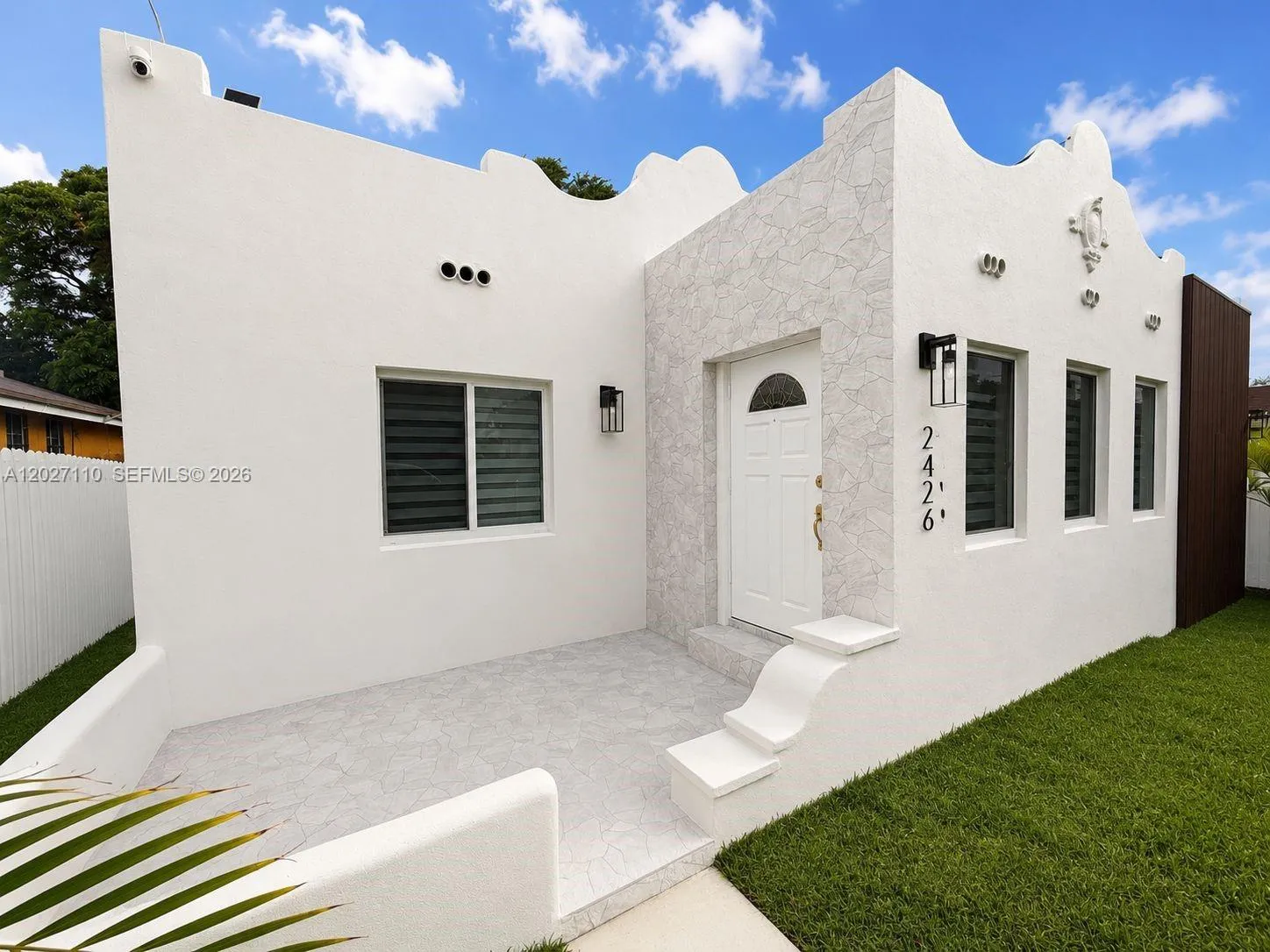 Foto de propiedad en 2426 NW 43rd Street, Miami, FL 33142 Miami con MLS# 