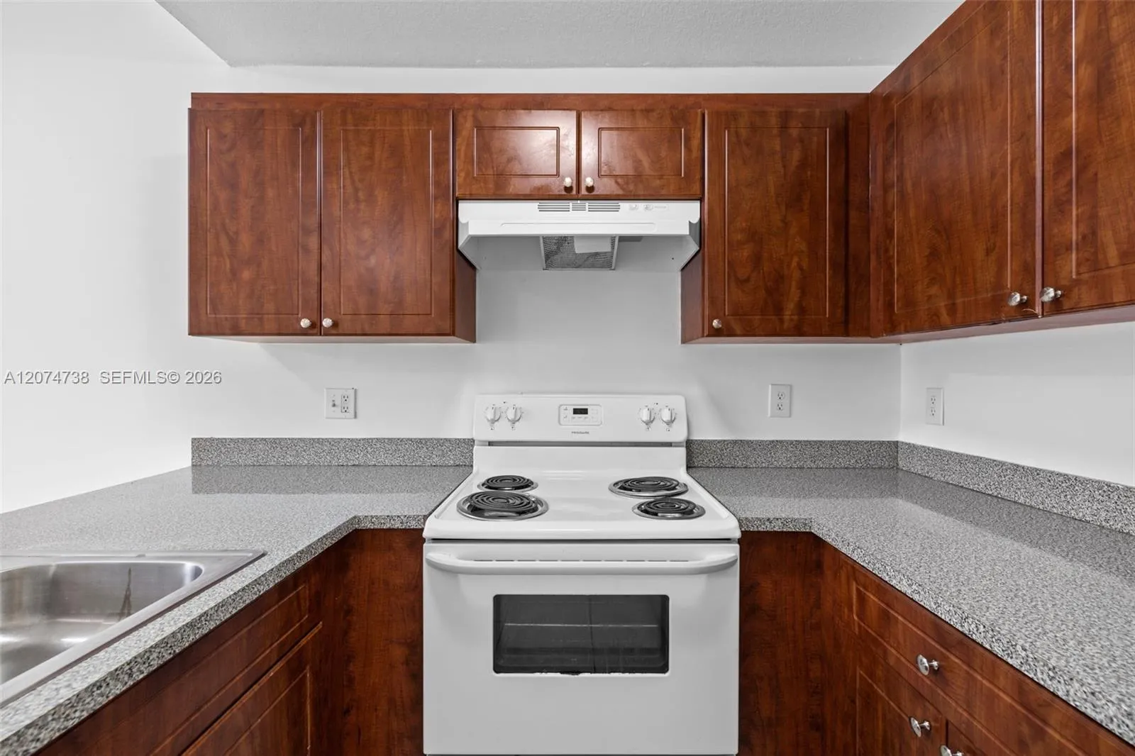 Foto de propiedad en 2429 W 78th Street 102, Hialeah, FL 33016 Hialeah con MLS# 