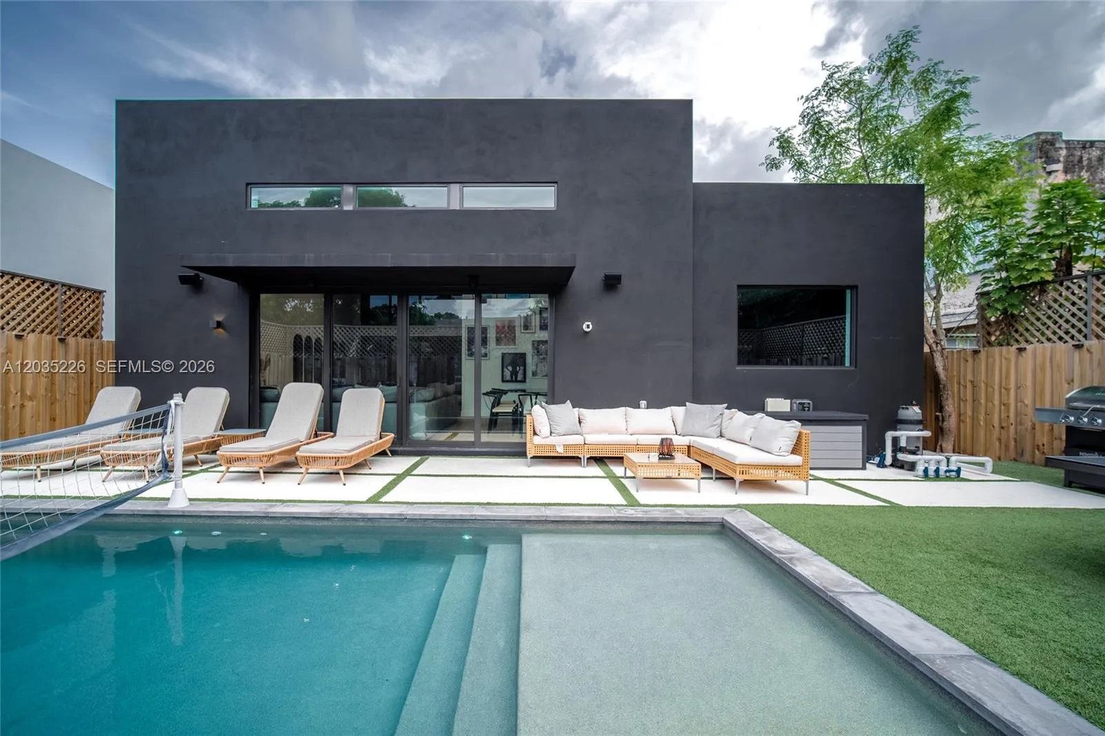Foto de propiedad en 243 NW 42nd Street, Miami, FL 33127 Miami con MLS# 