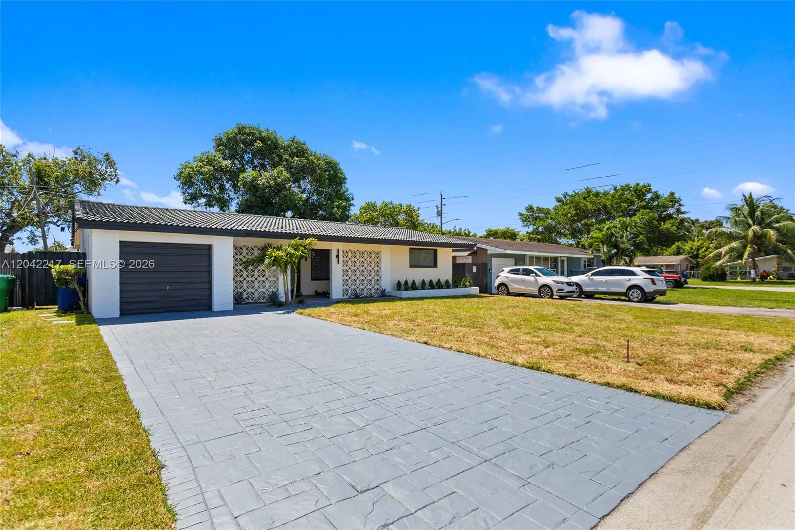 Foto de propiedad en 2431 Sabal Palm Drive, Miramar, FL 33023 Miramar con MLS# 