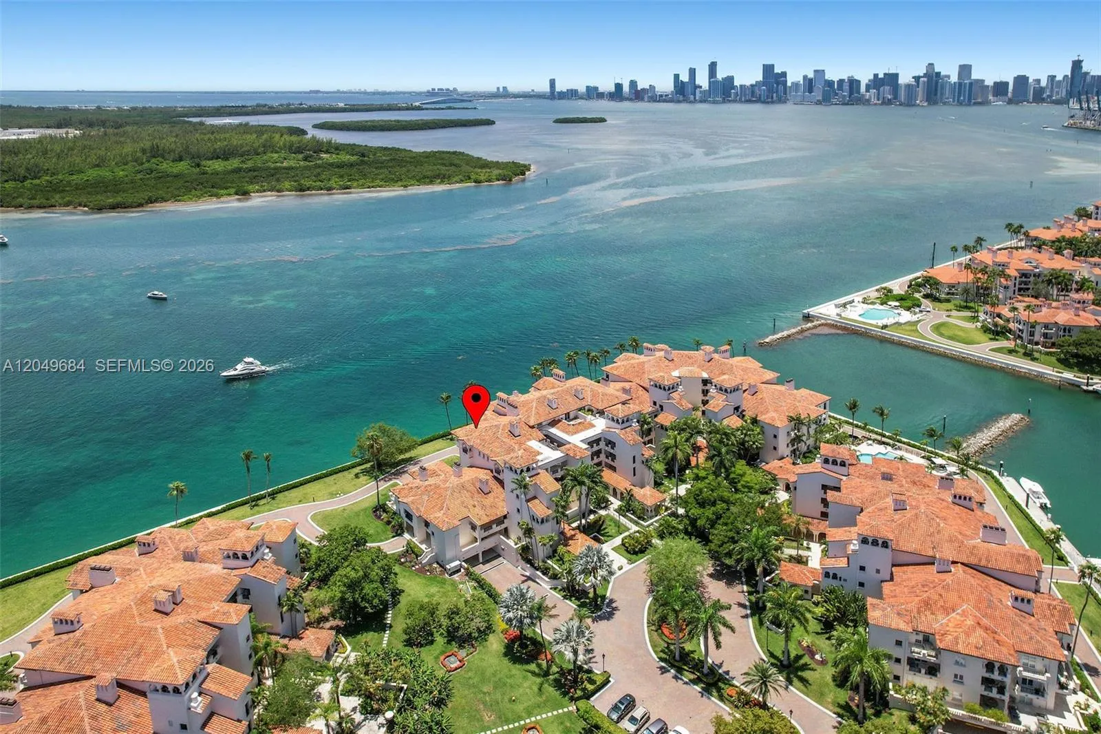 Foto de propiedad en 2432 Fisher Island Drive 5302, Miami Beach, FL 33109 Miami Beach con MLS# 
