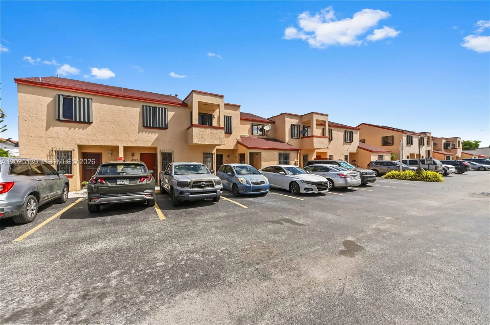 Vendido 2433 W 52nd Place 81, Hialeah, FL 33016, Hialeah, FL 33016