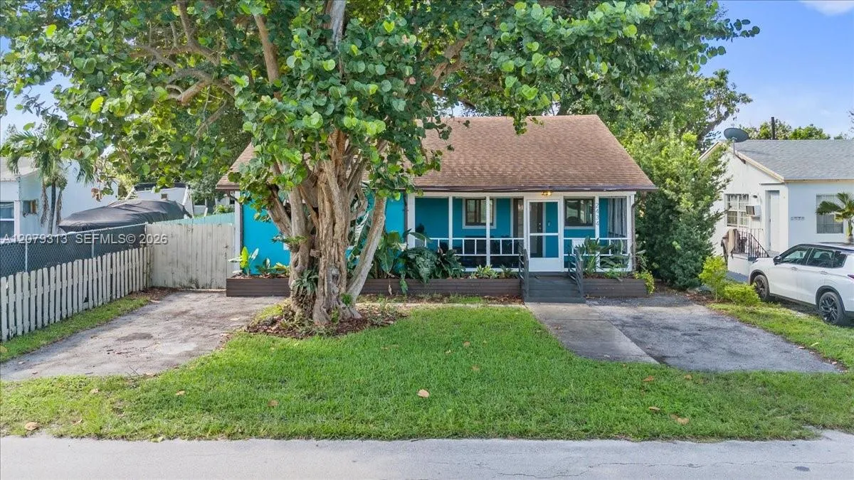 Foto de propiedad en 2434 Lincoln Street, Hollywood, FL 33020 Hollywood con MLS# 